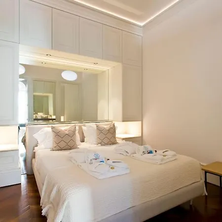 Boutique Rentals- The Clerigos W/ Patio *