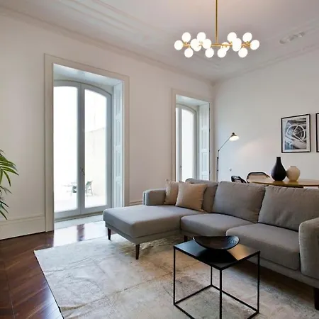Boutique Rentals- The Clerigos W/ Patio Apartment