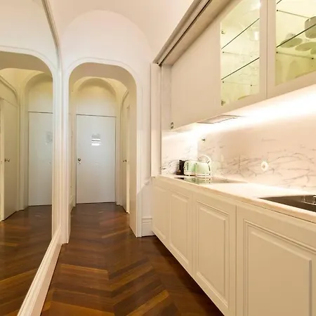 Boutique Rentals- The Clerigos W/ Patio