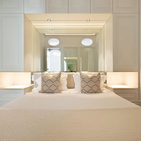 Apartment Boutique Rentals- The Clerigos W/ Patio
