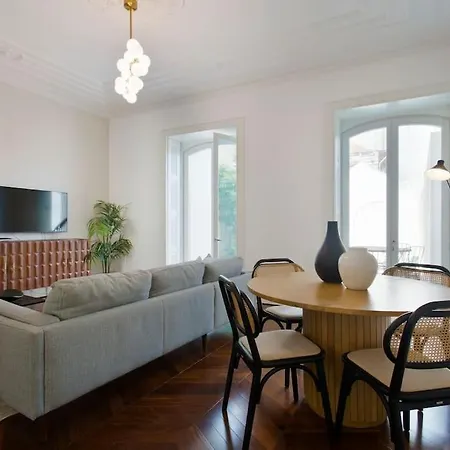 Boutique Rentals- The Clerigos W/ Patio Apartment