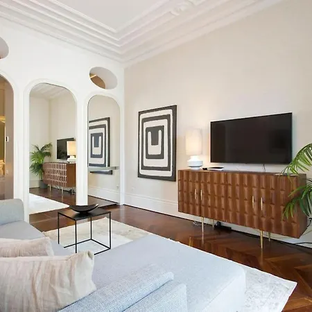 Apartment Boutique Rentals- The Clerigos W/ Patio *