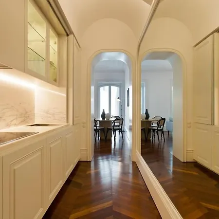 Boutique Rentals- The Clerigos W/ Patio Apartment